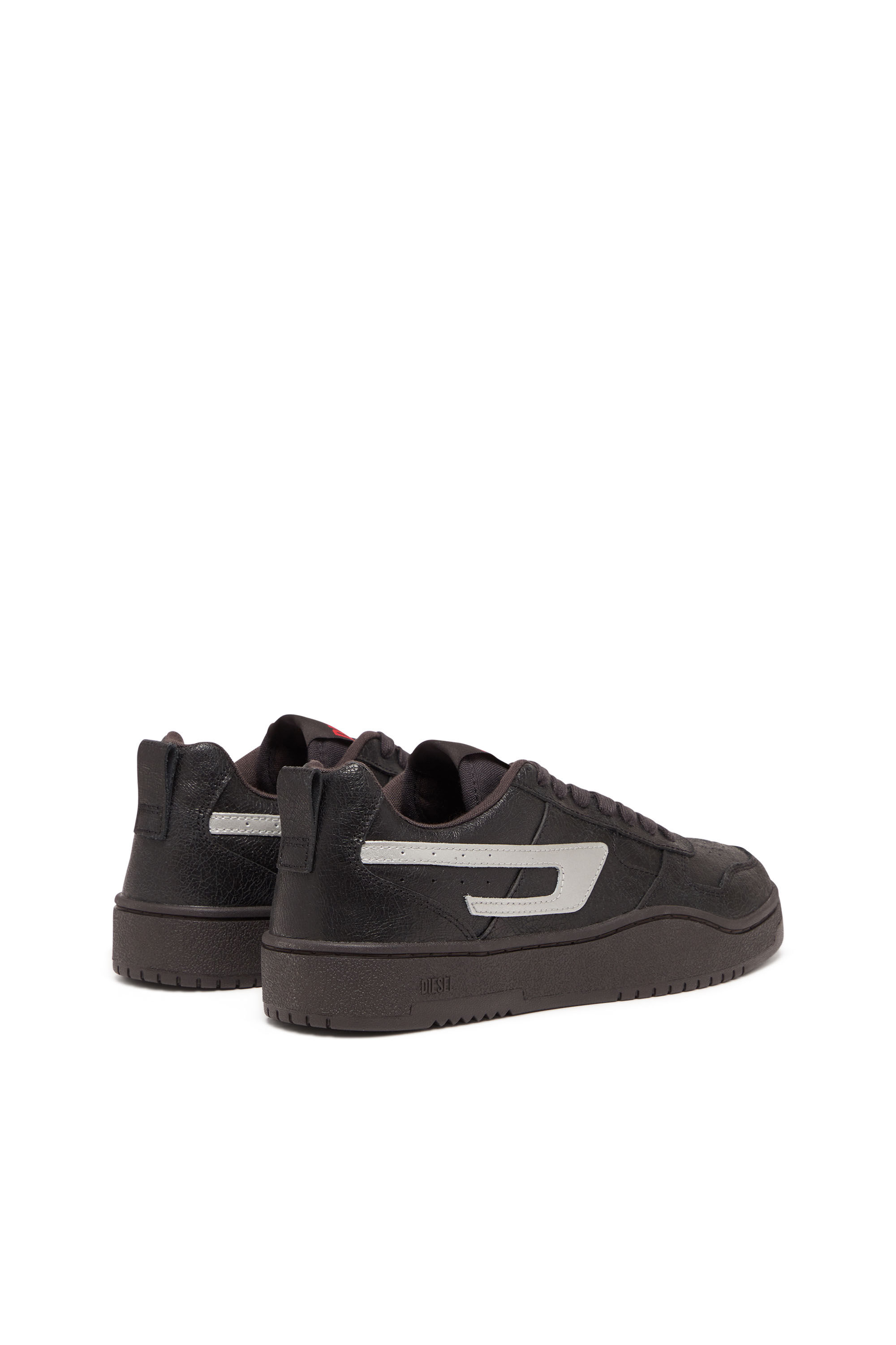 Men s S Ukiyo V2 Low Low top sneakers in cracked leather S