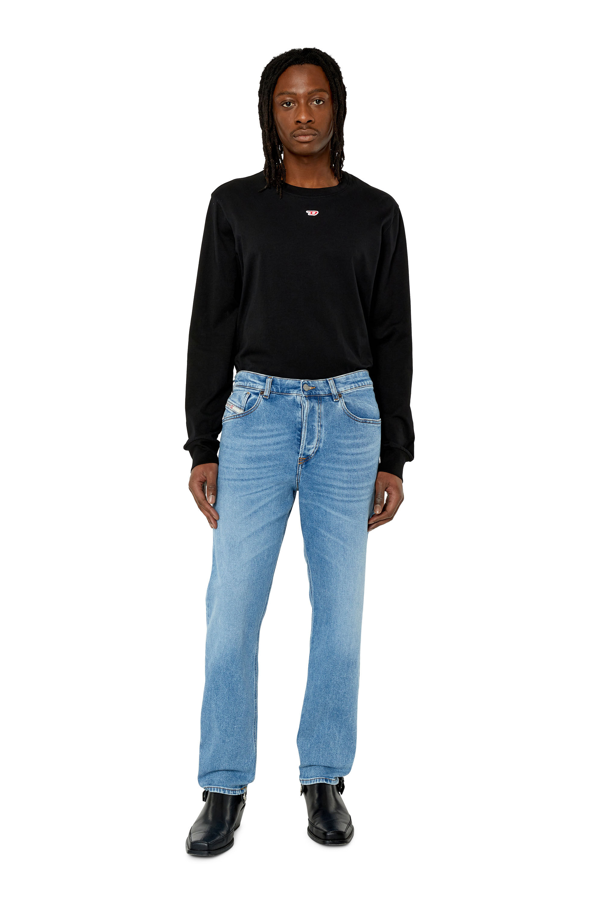 Tapered jeans best sale outfit