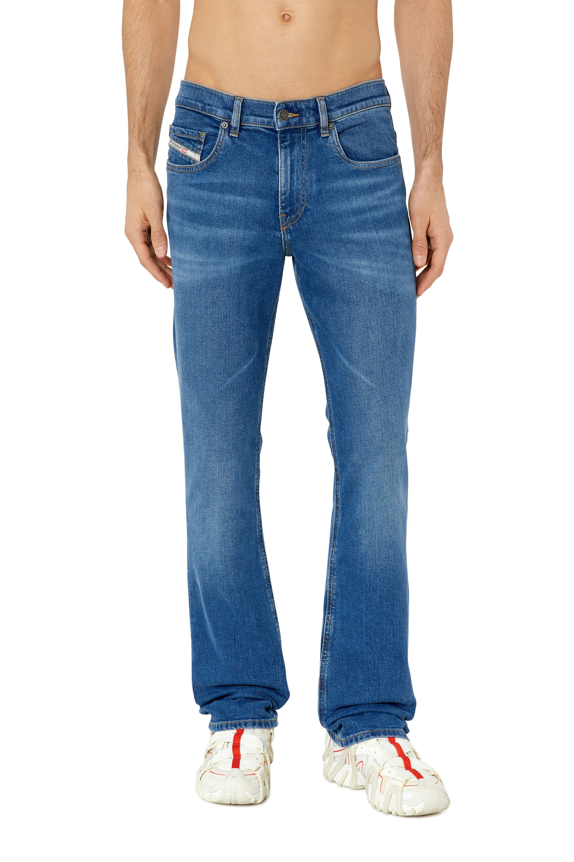 Bootcut with sneakers top