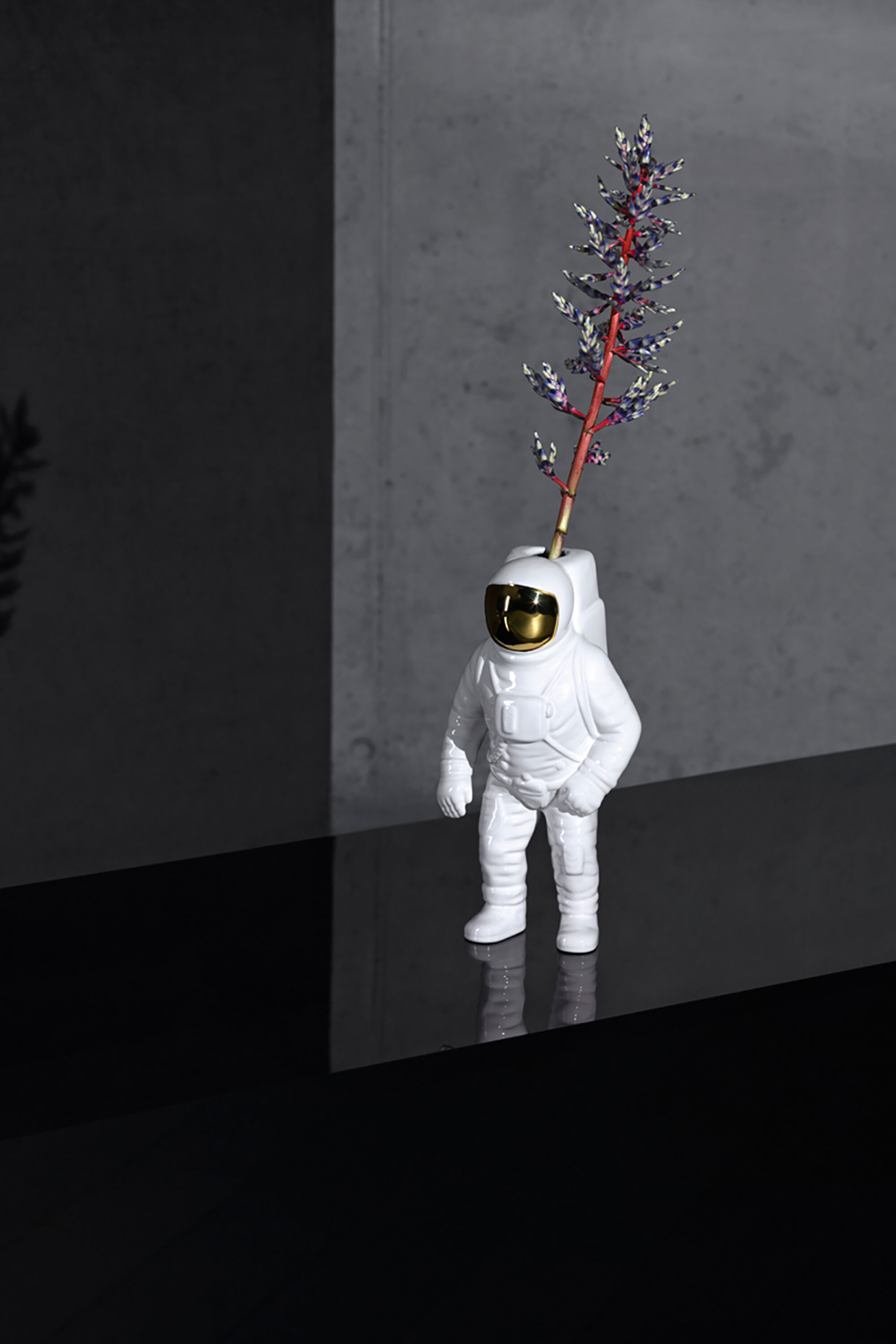 10932 COSMIC DINER: Porcelain vase 10932 COSMIC DINER: Porcelain vase