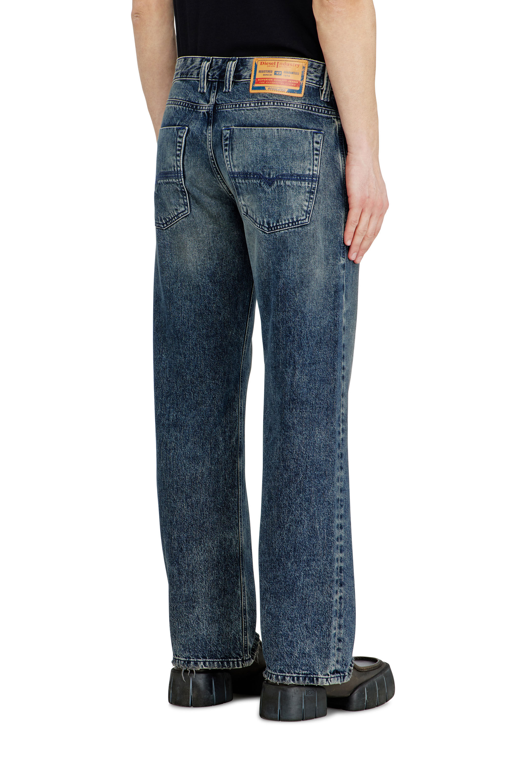 Men's Relaxed Jeans | Regular Waist 1980 D-EeperDark Blue | Diesel GB