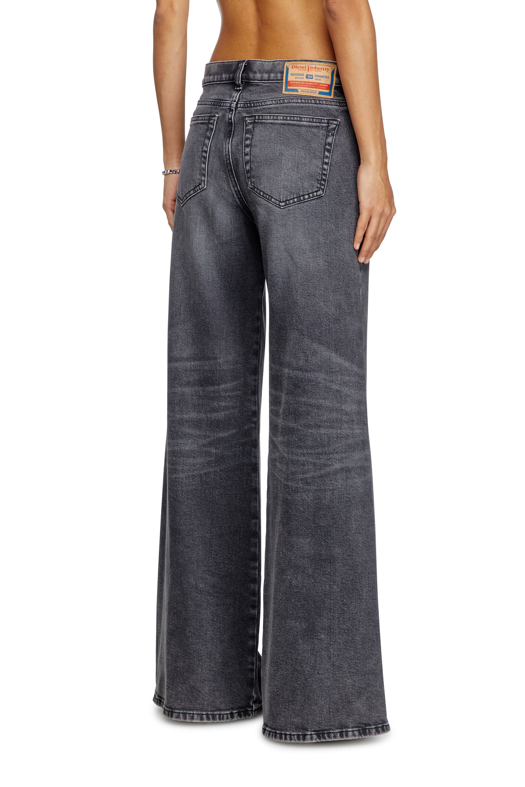 DIESEL Flare Jeans D-Akii W25 黒 2024年モデル Diesel Flare Jeans - D-Akii - Jeans Womens in Black Diesel