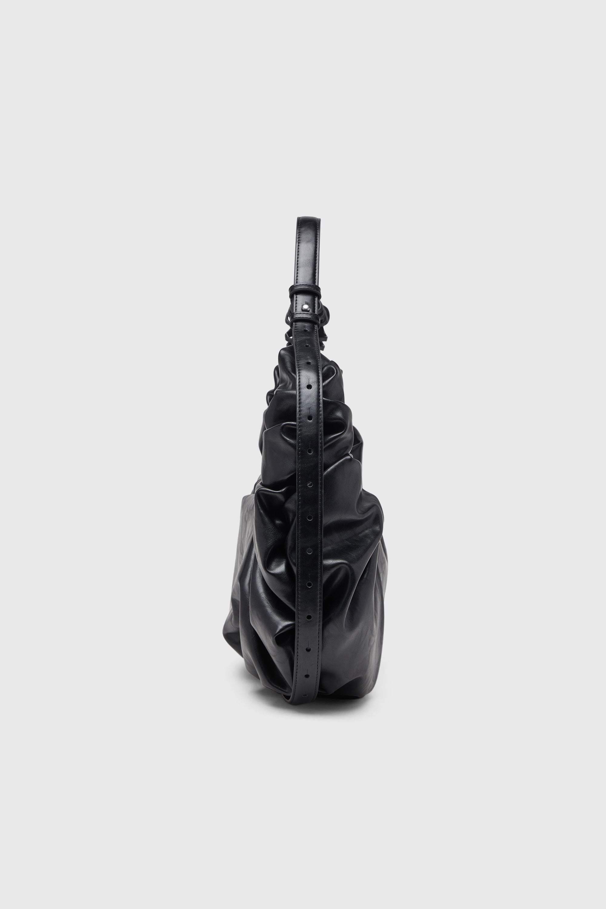 Diesel - GRAB-D HOBO L, Woman's Grab-D-Large scrunched hobo bag in Black - 5