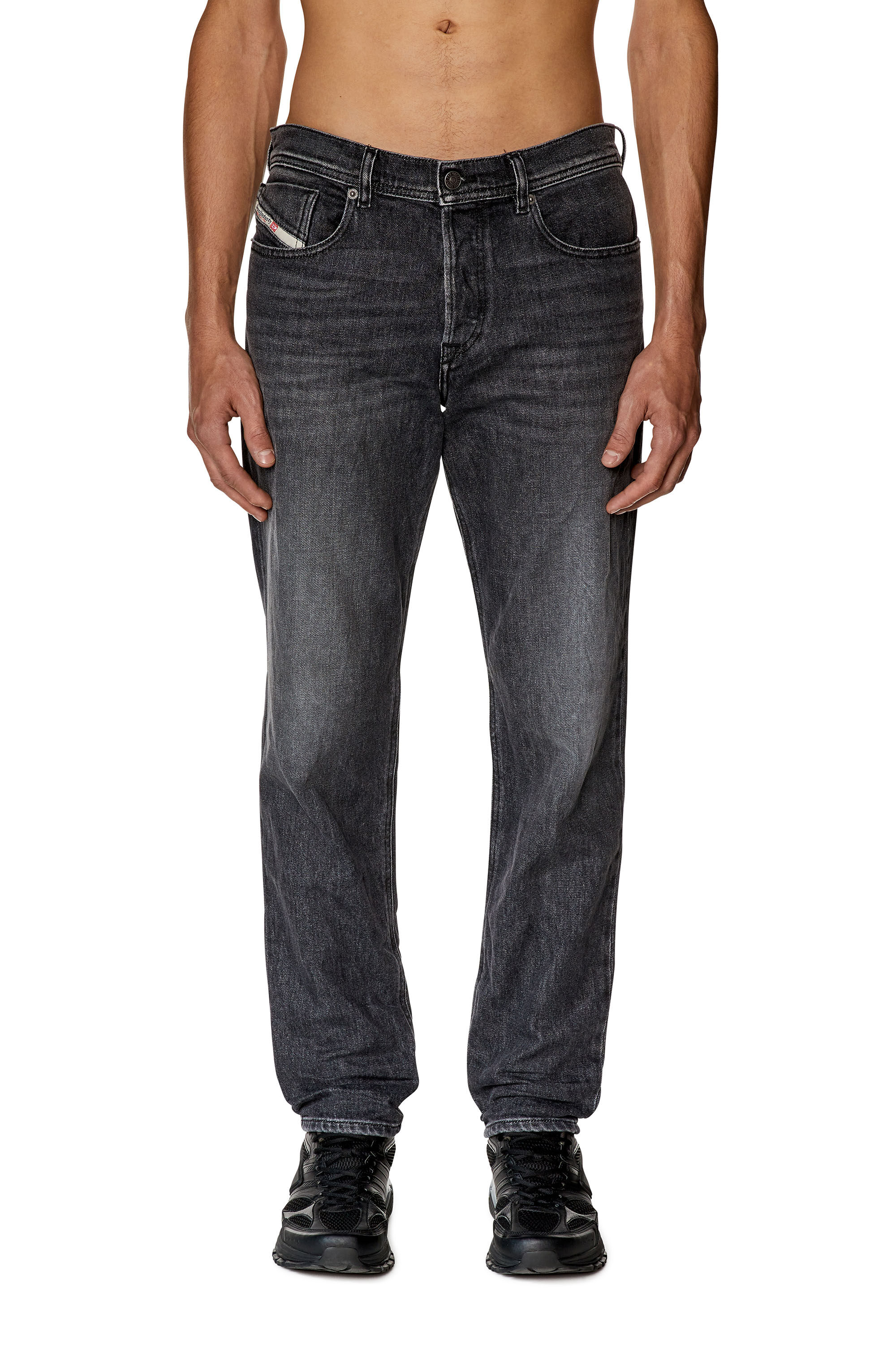 Tapered best sale jeans diesel