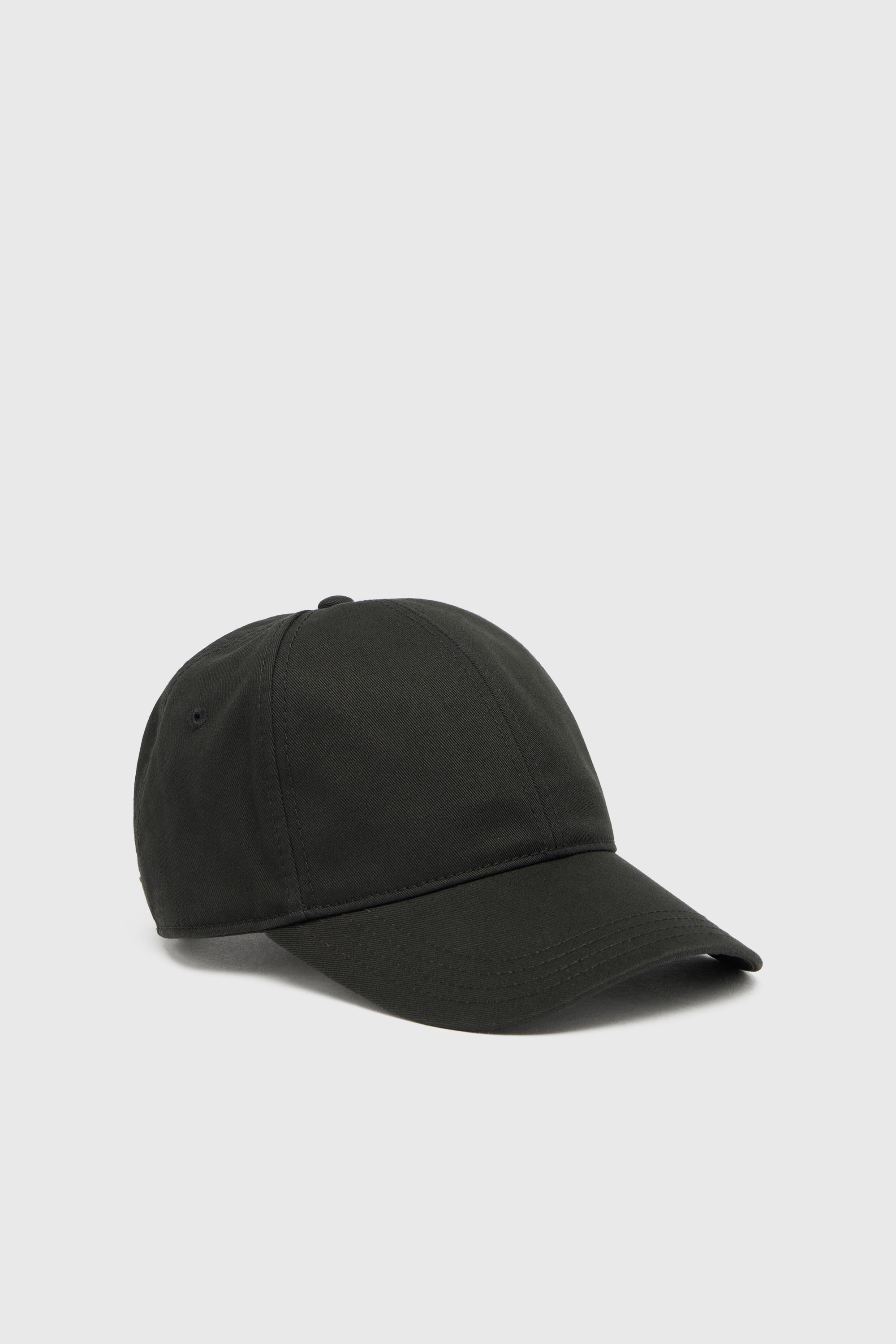 Baseball cap with tonal D hardware
