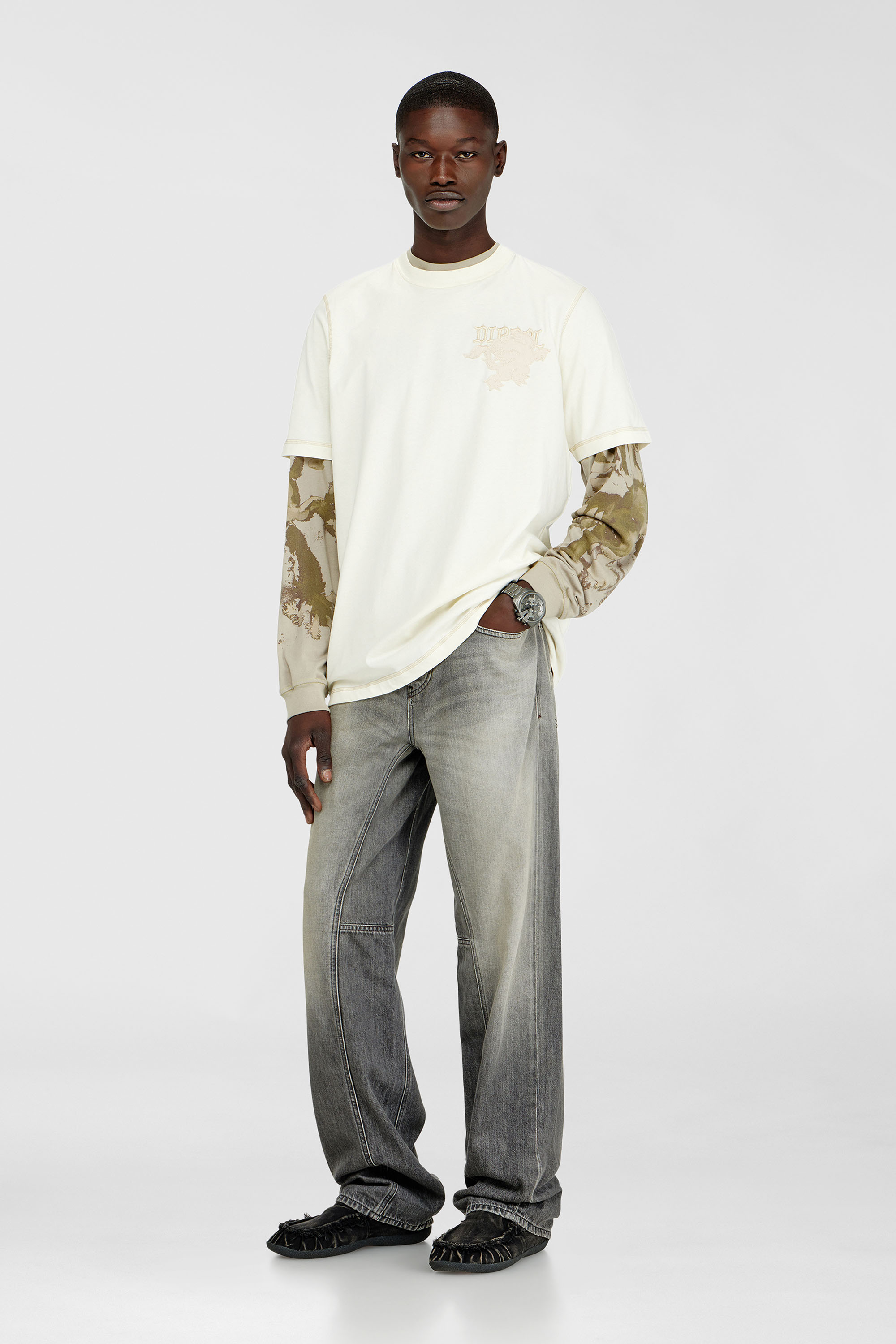 Regular T-shirt with embroidered patch