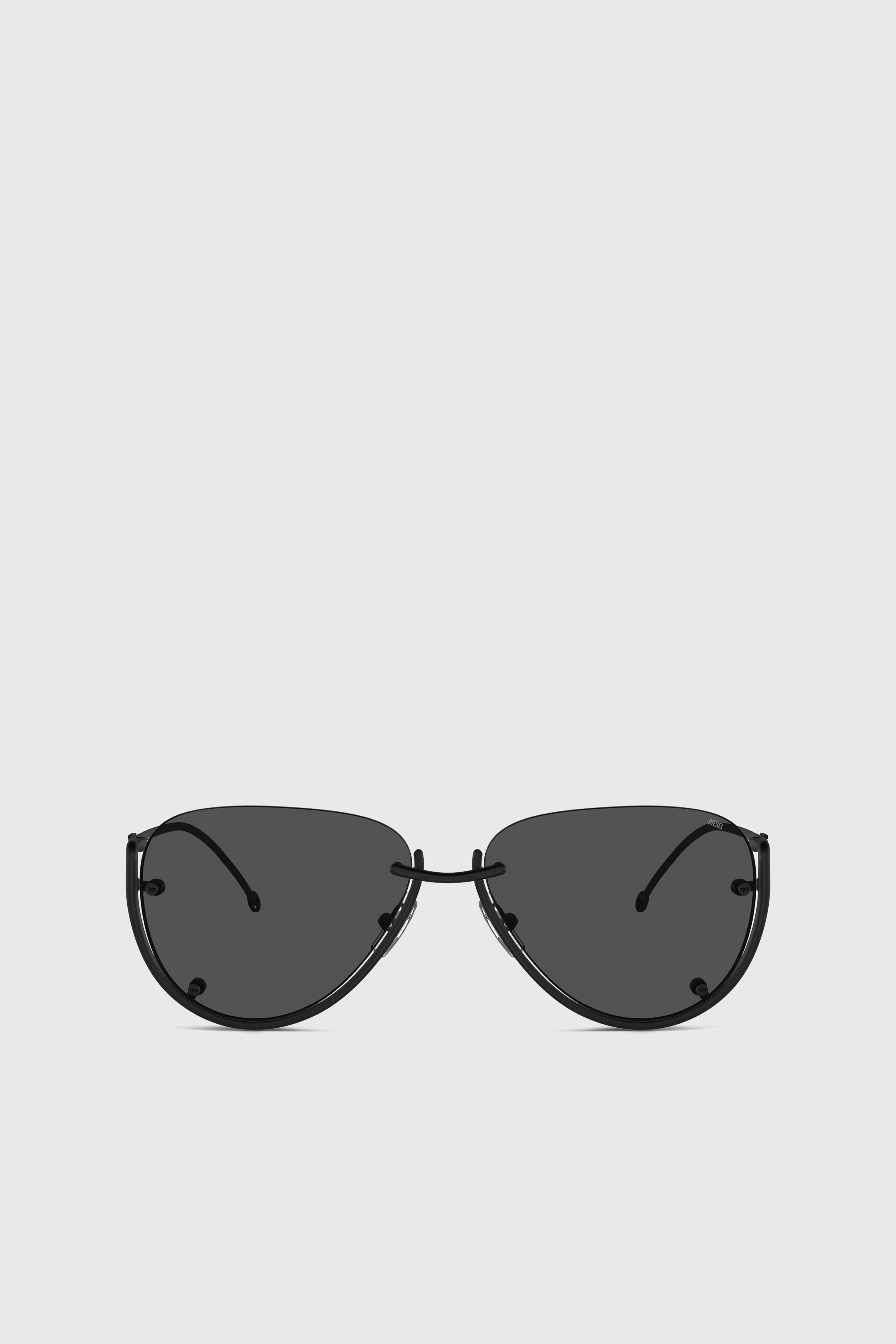 Pilot model sunglasses