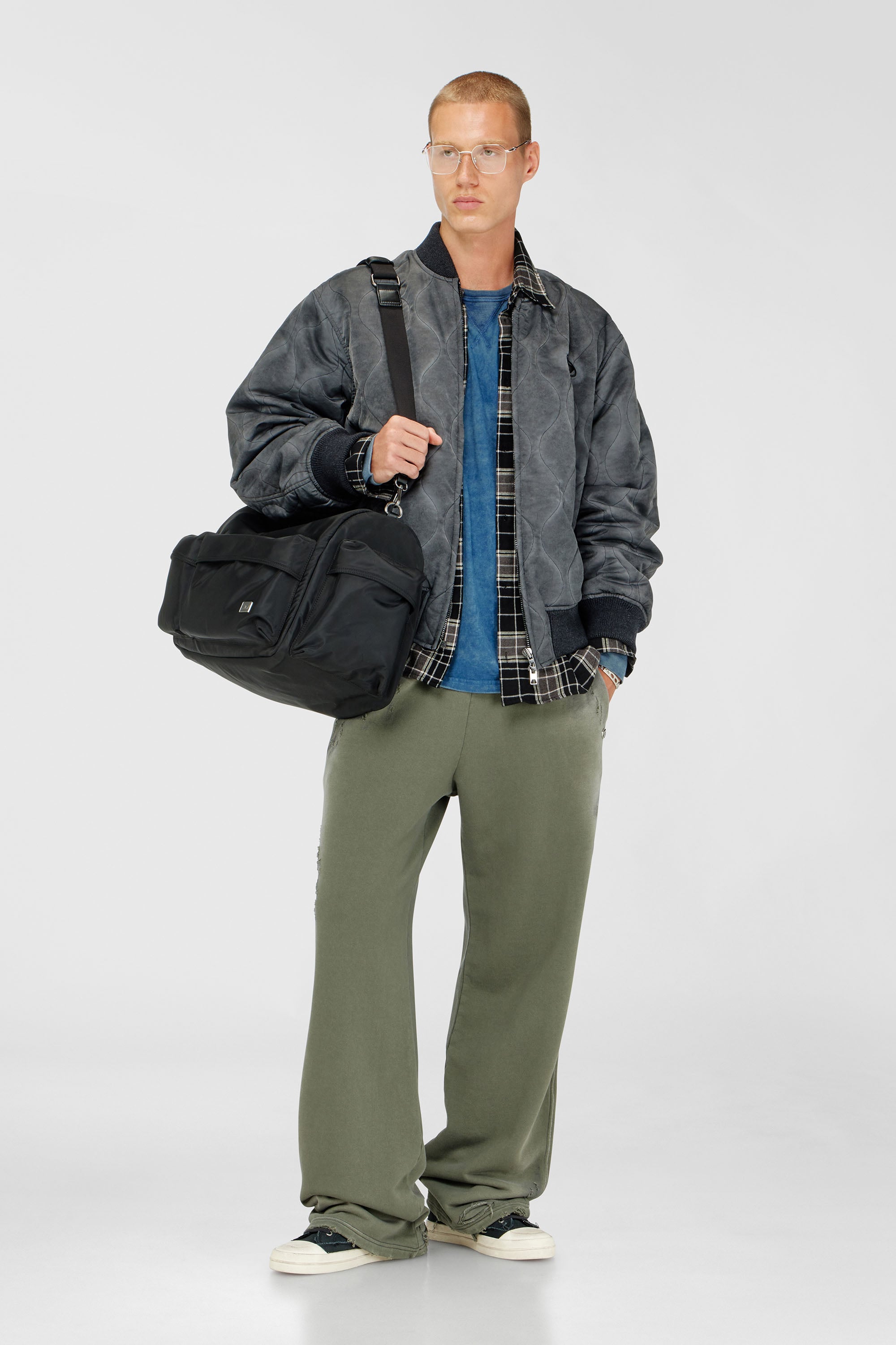 Diesel - P-KEITH, Man's Cotton sweatpants with destroyed effect in Military Green - 2