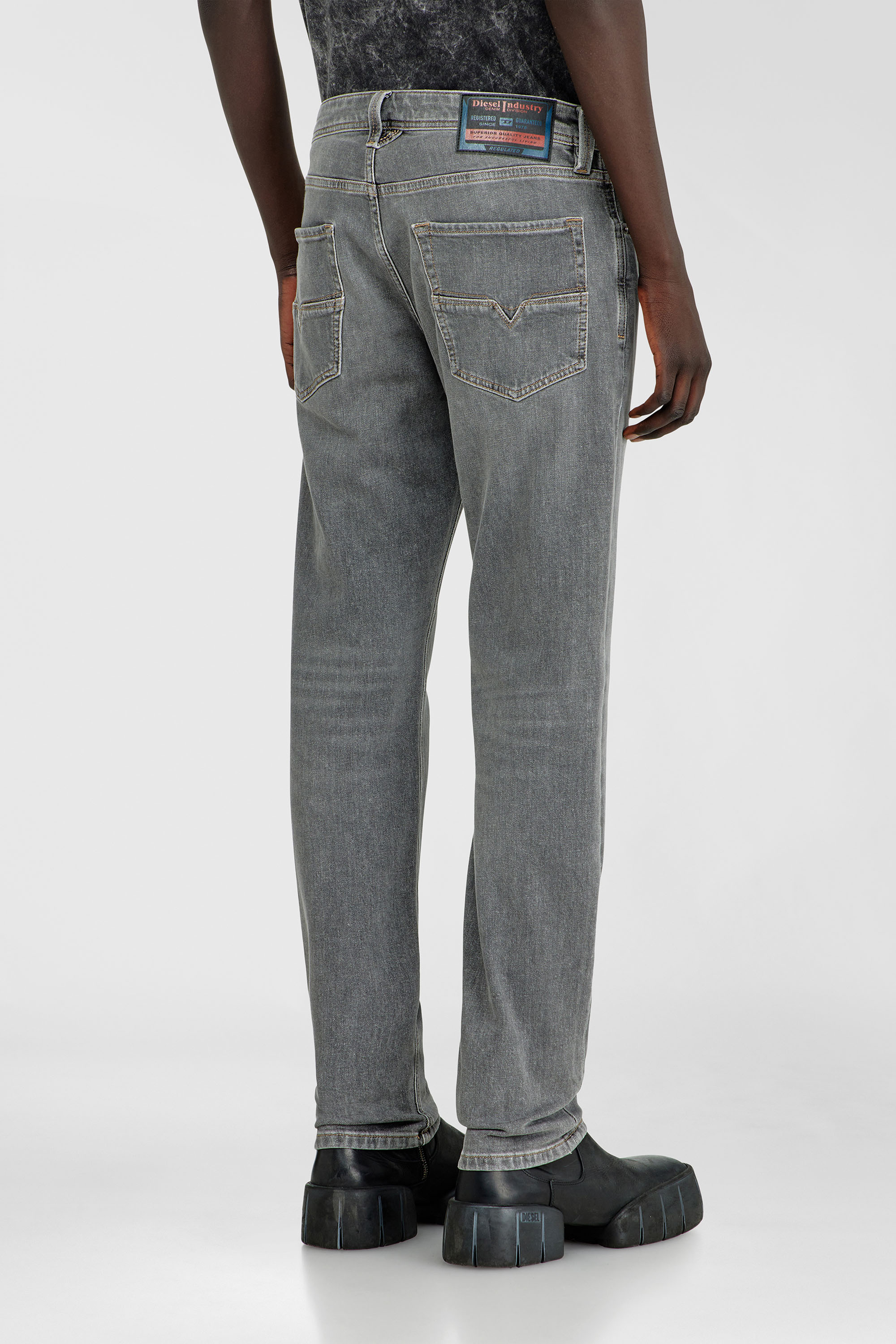 Diesel - Man's Regular Jeans 1986 Larkee-Beex 0KBBI, Grey - 5